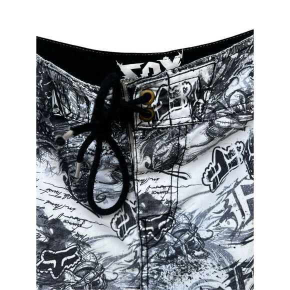 Fox Racing Board Shorts Mens 33 Black White Graphiti Cargo Pocket Unlined - Picture 3 of 6